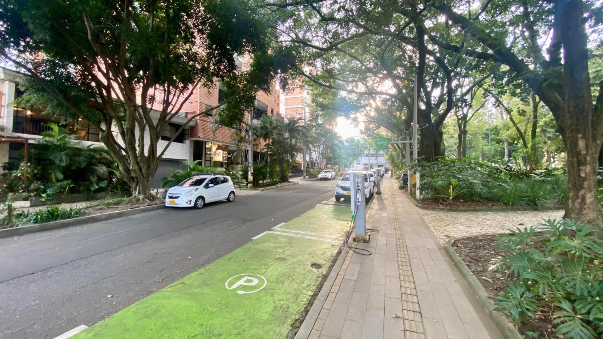 Casa Mosaiko Primer Parque Laureles Medellín Zewnętrze zdjęcie